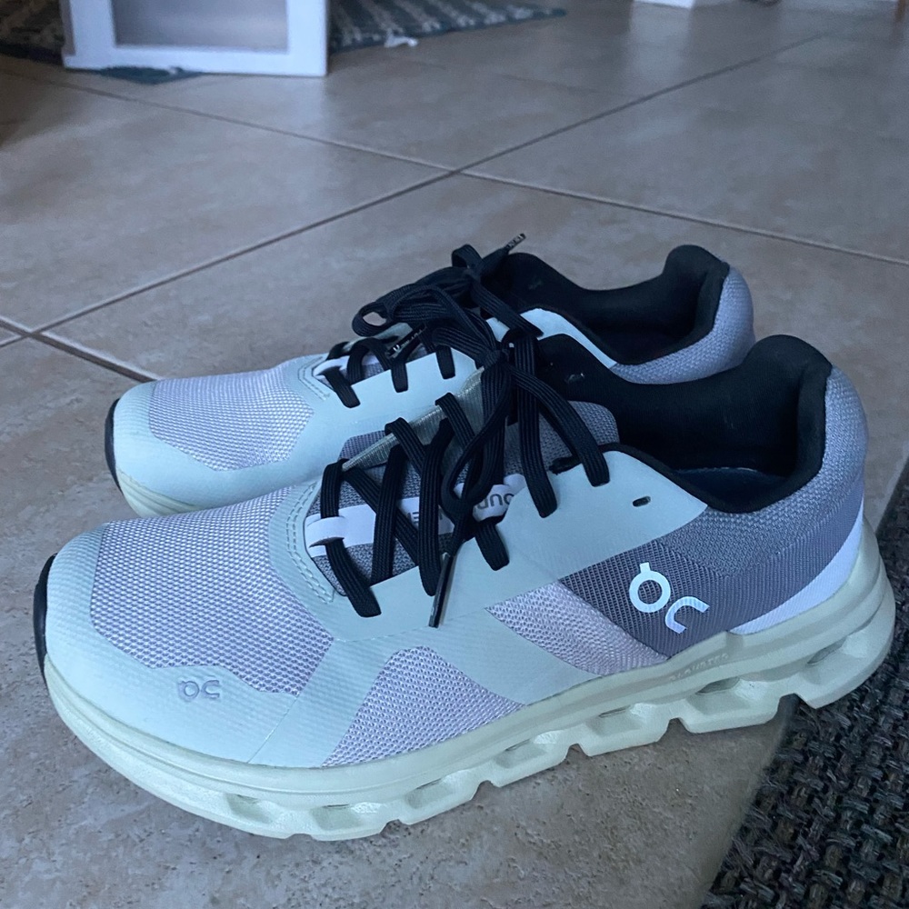 ON Cloud sneakers